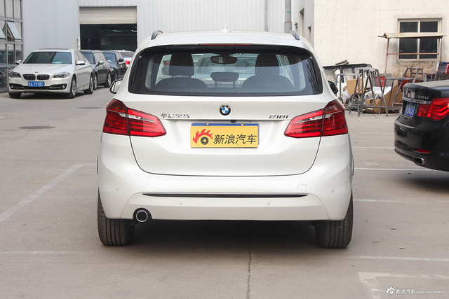 2016款宝马2系旅行车218i 1.5T自动运动设计套装 