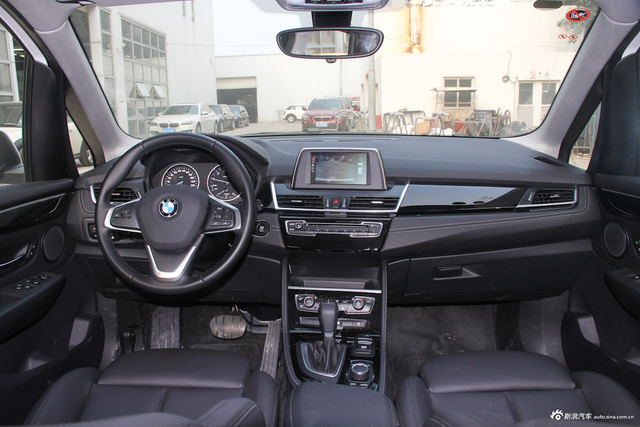 2016款宝马2系旅行车218i 1.5T自动运动设计套装 