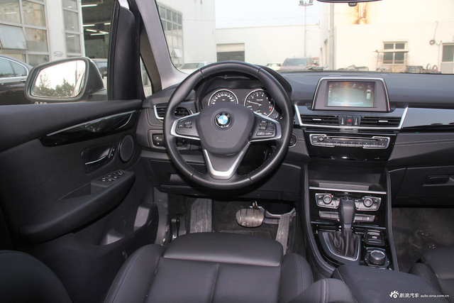 2016款宝马2系旅行车218i 1.5T自动运动设计套装 