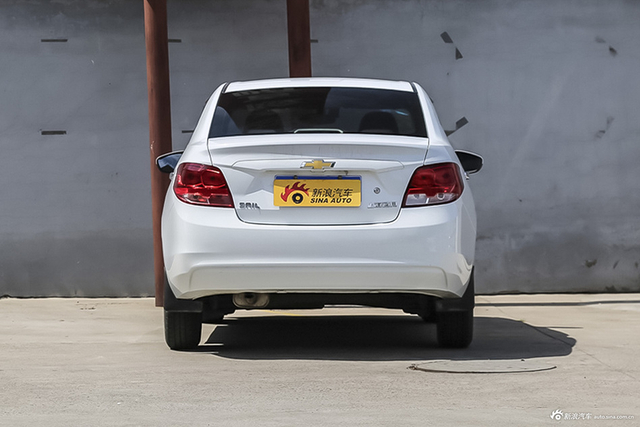 2015款赛欧3 1.5L手动理想版（天窗）