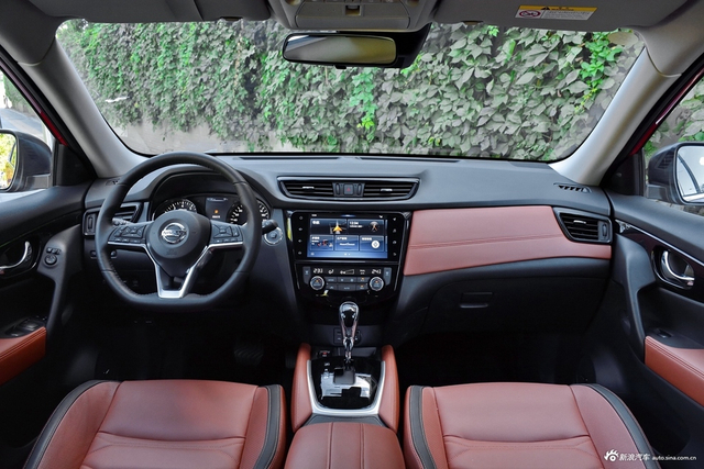 2019款奇骏内饰