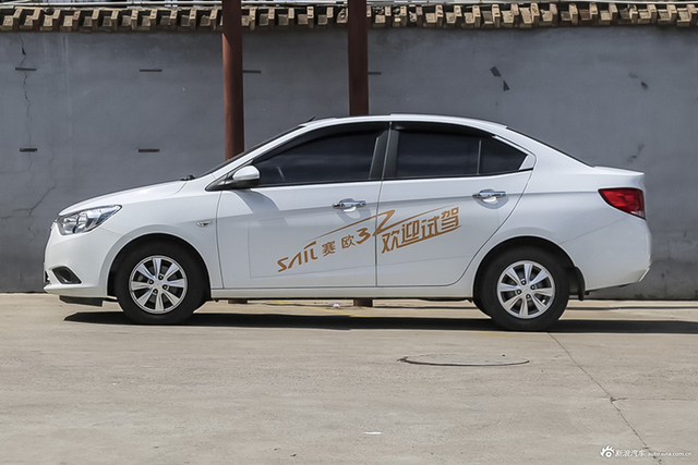 2015款赛欧3 1.5L手动理想版（天窗）