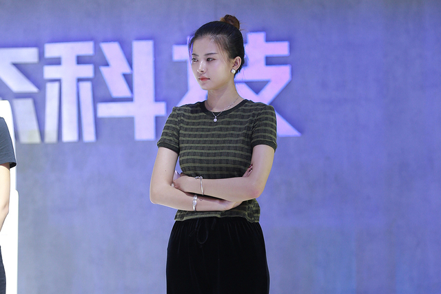 车模彩排瞬间，小姐姐素颜便装也有料