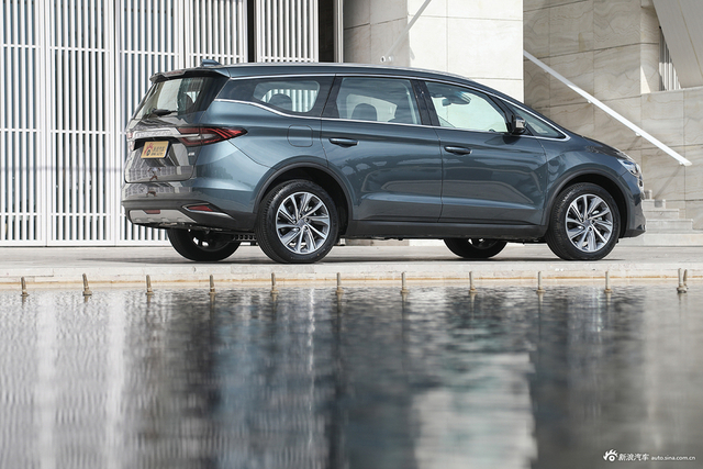 实拍|吉利首款MPV—嘉际 瞄准“大家庭”