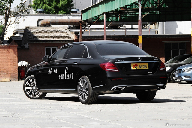 2017款奔驰E级3.0T自动 320 L 4MATIC