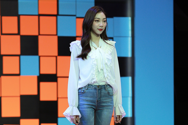 车模彩排瞬间，小姐姐素颜便装也有料