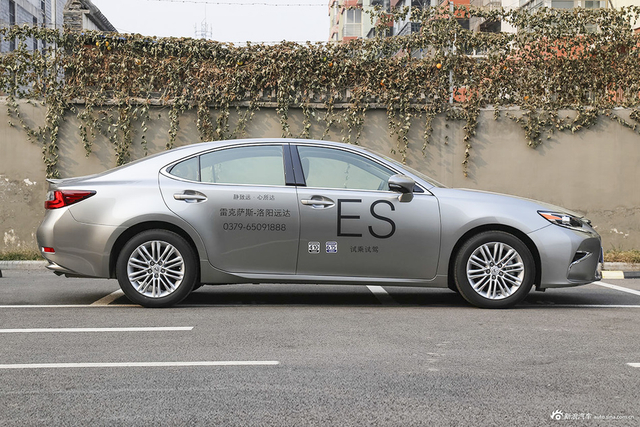 2015款雷克萨斯ES 2.0L自动200舒适版