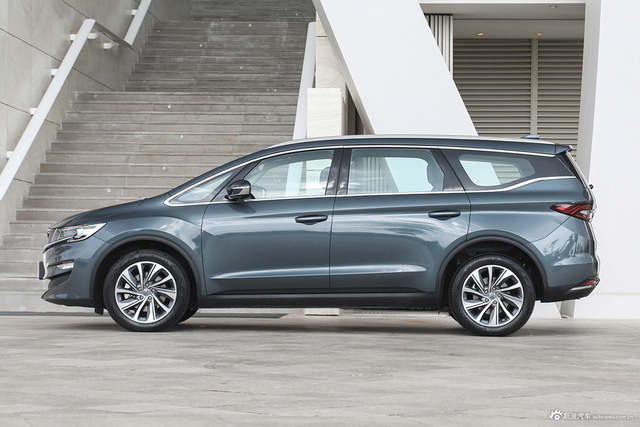 实拍|吉利首款MPV—嘉际 瞄准“大家庭”