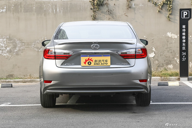 2015款雷克萨斯ES 2.0L自动200舒适版