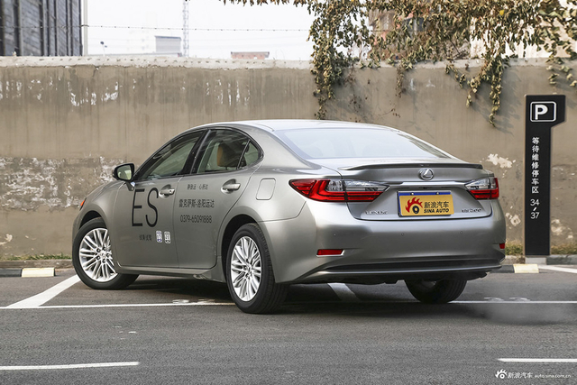 2015款雷克萨斯ES 2.0L自动200舒适版