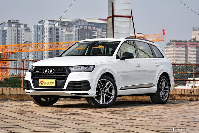 18款奥迪Q7 3.0T自动45TFSI S line运动型
