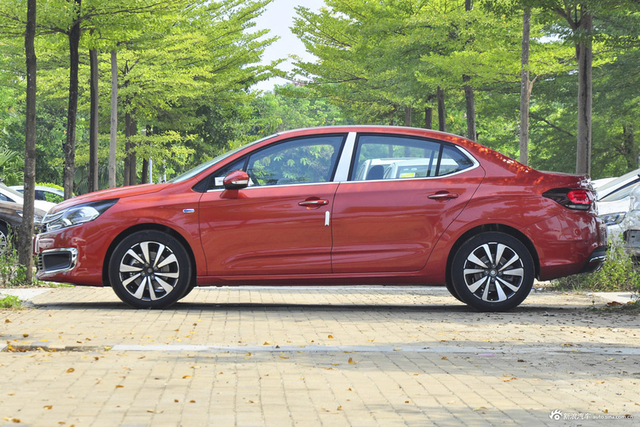 2016款雪铁龙C4L 1.6T自动精英型