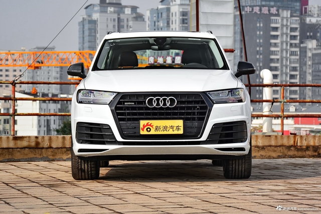 18款奥迪Q7 3.0T自动45TFSI S line运动型