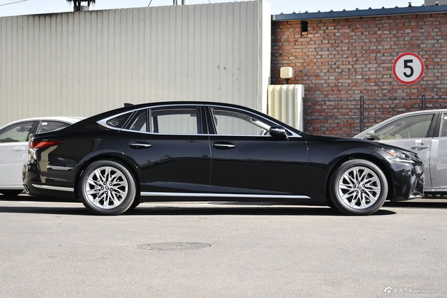 2018款雷克萨斯LS 3.5L自动350豪华版