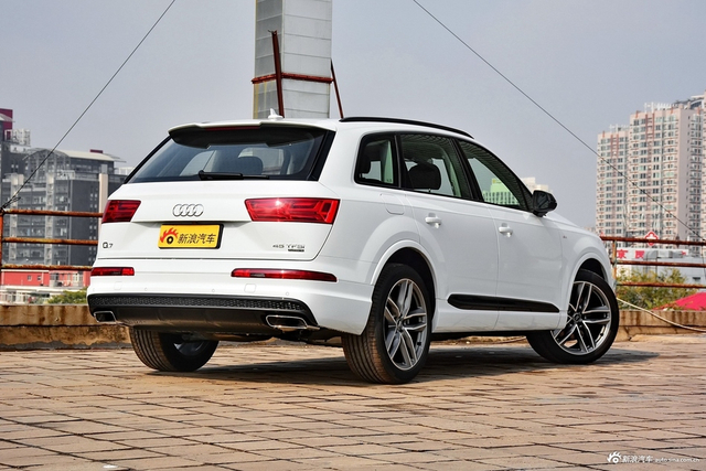 18款奥迪Q7 3.0T自动45TFSI S line运动型