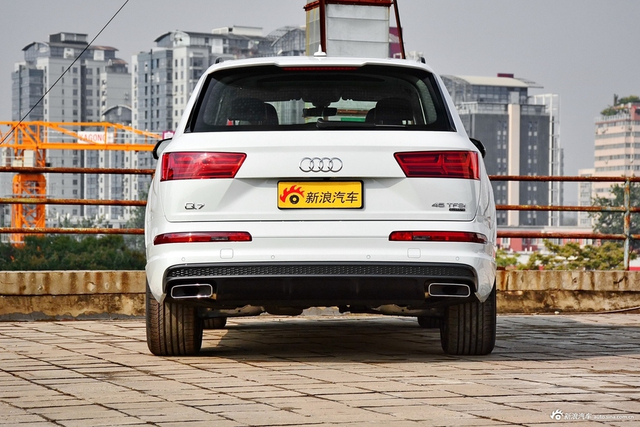 18款奥迪Q7 3.0T自动45TFSI S line运动型
