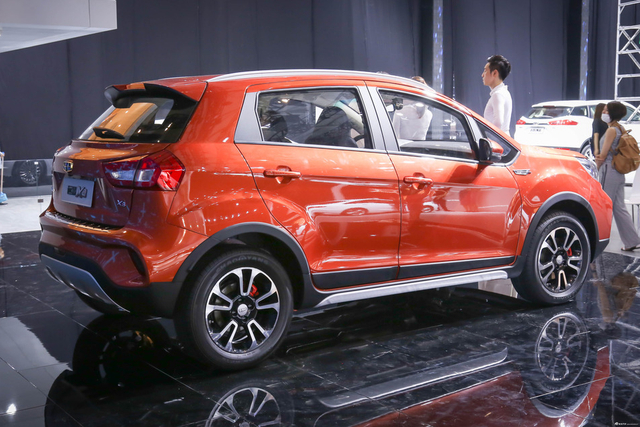 成都车展新车抢先看 实拍吉利远景X3