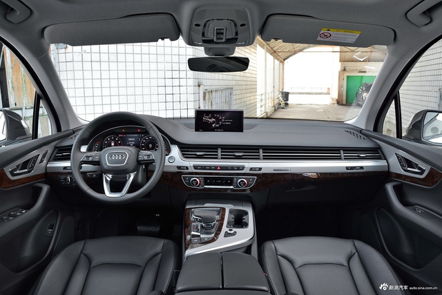 18款奥迪Q7 3.0T自动45TFSI S line运动型
