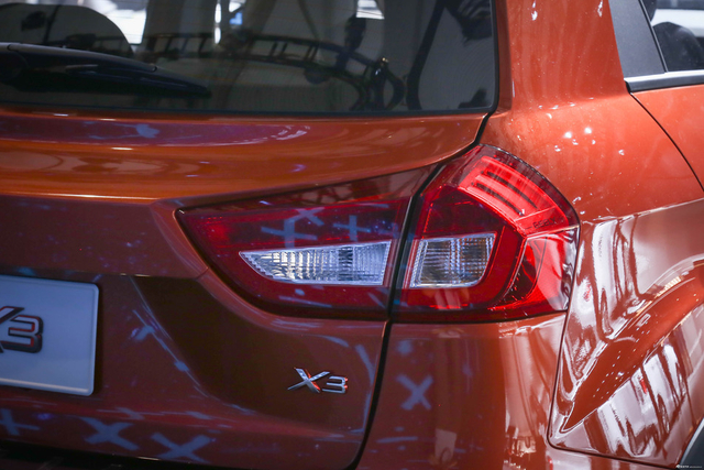 成都车展新车抢先看 实拍吉利远景X3