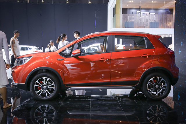 成都车展新车抢先看 实拍吉利远景X3