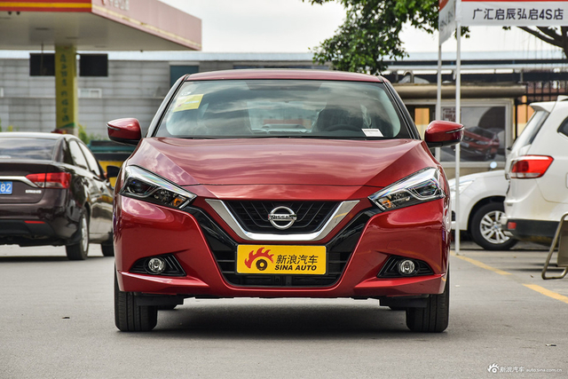 2016款蓝鸟 1.6L自动炫酷版 烈焰红