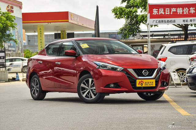 2016款蓝鸟 1.6L自动炫酷版 烈焰红