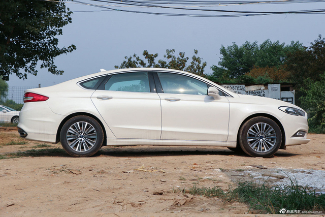 2018款蒙迪欧2.0T自动豪华型EcoBoost 200