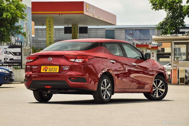 2016款蓝鸟 1.6L自动炫酷版 烈焰红