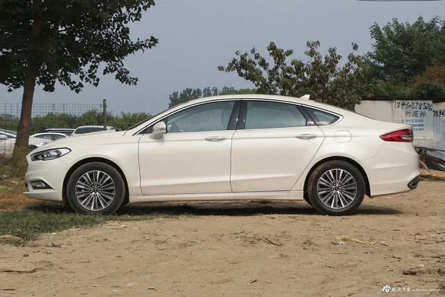 2018款蒙迪欧2.0T自动豪华型EcoBoost 200