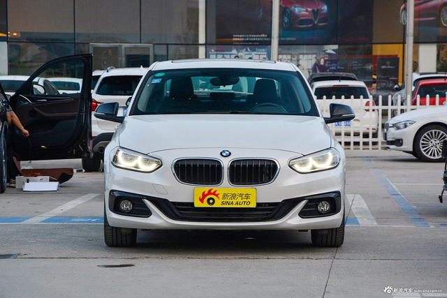 2018款宝马1系118i自动时尚型