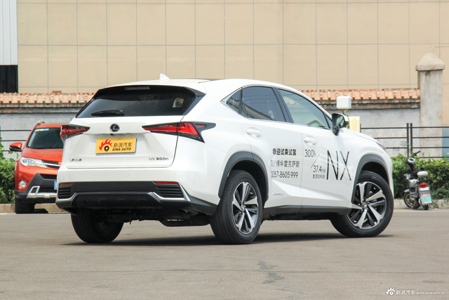 2018款雷克萨斯NX300h 2.5L自动全驱锋致版