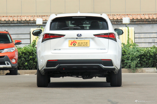 2018款雷克萨斯NX300h 2.5L自动全驱锋致版