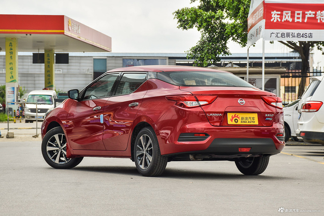 2016款蓝鸟 1.6L自动炫酷版 烈焰红