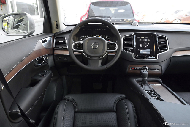 2018款沃尔沃XC90升级版 2.0T自动 T6智尊版
