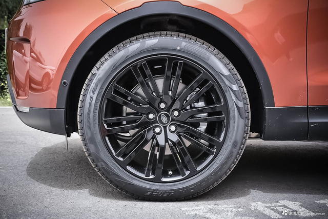 壮汉转型全能绅士 实拍全新路虎发现5