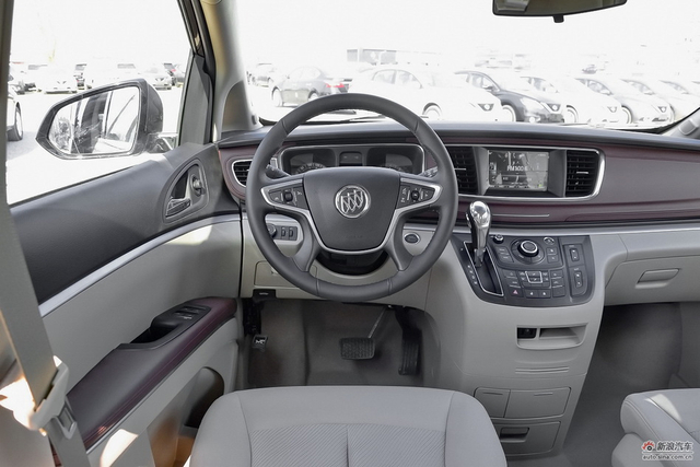 2017款GL8 2.5L自动舒适型