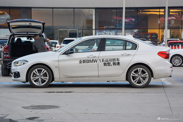 2018款宝马1系118i自动时尚型
