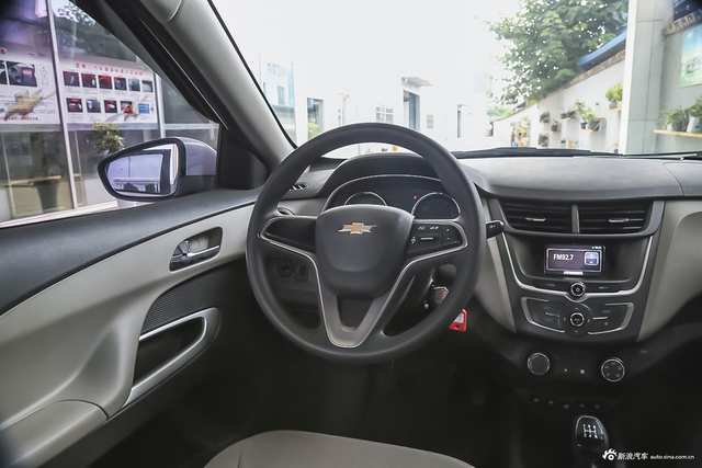 2015款赛欧3 1.5L手动理想版（天窗）