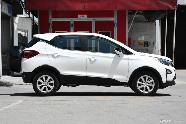 2017款比亚迪元1.5L自动酷炫时尚型