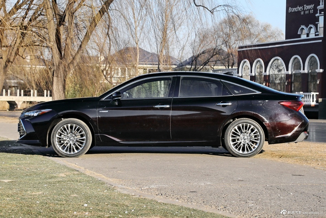 2019款亚洲龙 2.5L 基本型