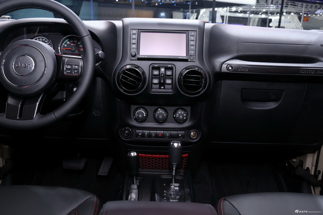 成都车展新车抢先看 牧马人十年限量珍藏版