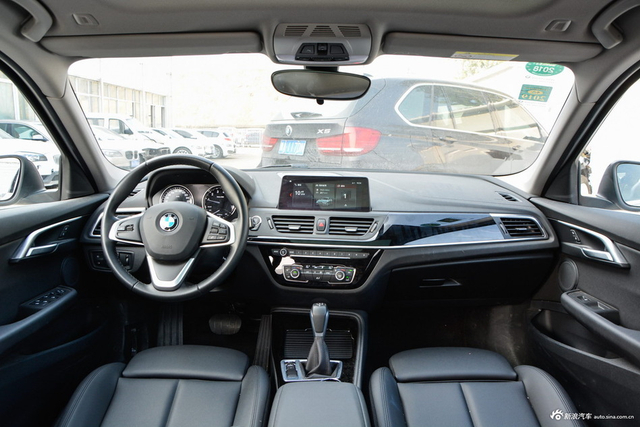 2018款宝马1系118i自动时尚型