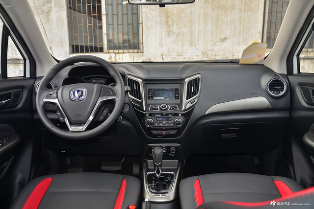 2017款长安CS15 1.5L自动豪华天窗版