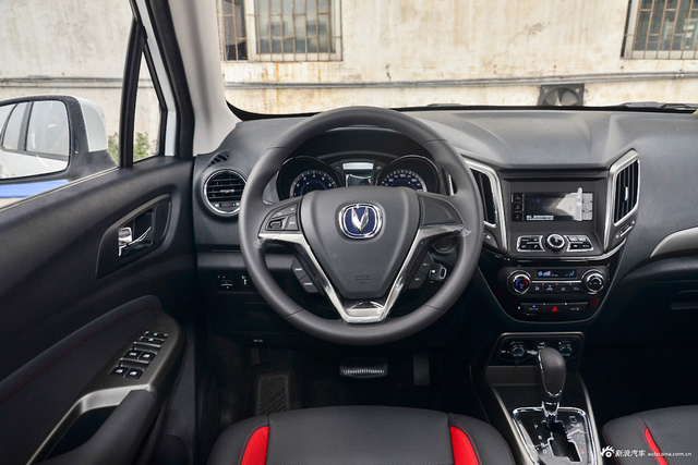 2017款长安CS15 1.5L自动豪华天窗版