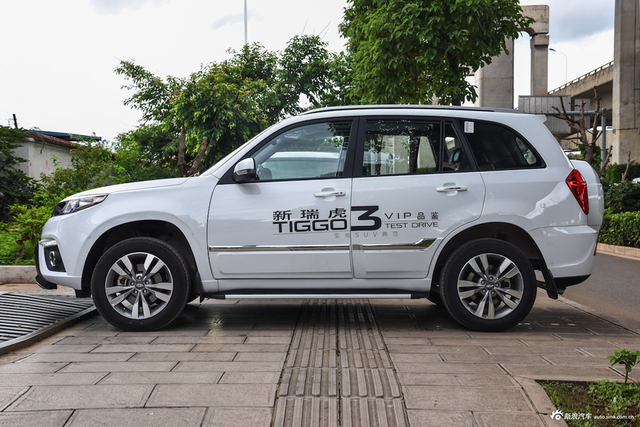 2016款瑞虎3 1.6L自动尊尚版