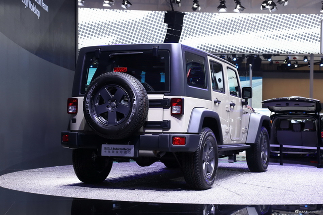 成都车展新车抢先看 牧马人十年限量珍藏版