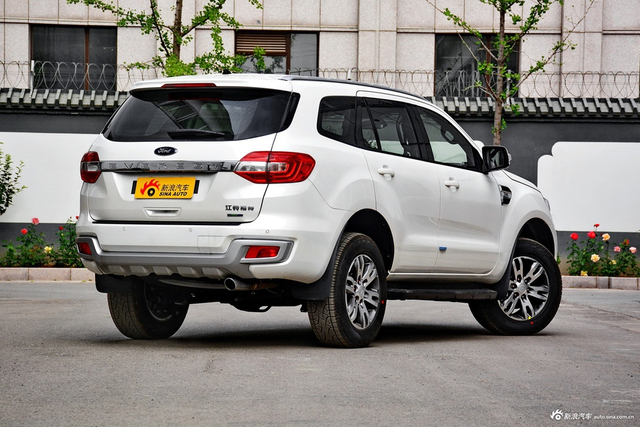 2017款撼路者2.0T自动四驱豪华版汽油5座