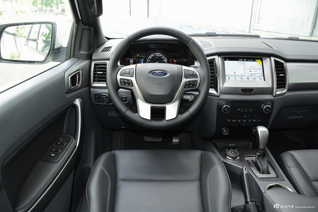 2017款撼路者2.0T自动四驱豪华版汽油5座