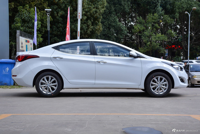 2016款朗动 1.6L自动尊贵型 