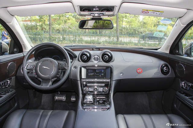 2015款捷豹XJL 3.0L自动SC两驱尊享商务版